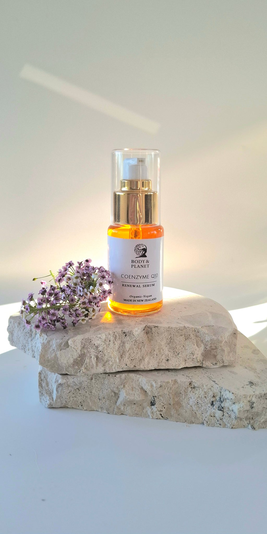 Organic Anti - Aging Q10 Serum - Hydrating anti-aging Serum with Coenzyme Q10 antioxidants, and collagen-boosting properties for yputhful skin 